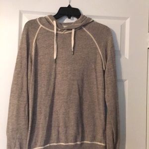 Men’s pullover sweater with hood